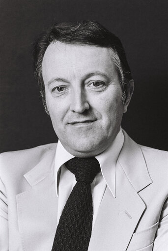 Zdjęcie 18: Portrait of MEP Georges SARRE