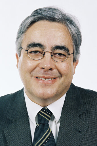 Foto 8: Portrait of MEP Luis MARINHO