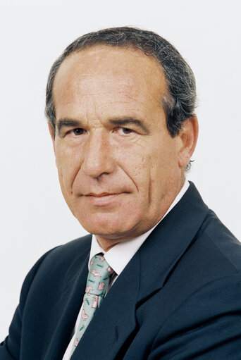 Foto 27: Portrait of MEP Roberto SPECIALE