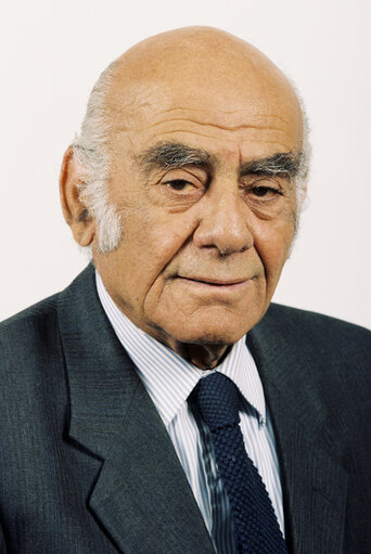 Foto 15: Portrait of MEP Vassilis EPHREMIDIS