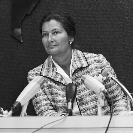 Fotogrāfija 20: Simone VEIL, EP President, attends a news conference