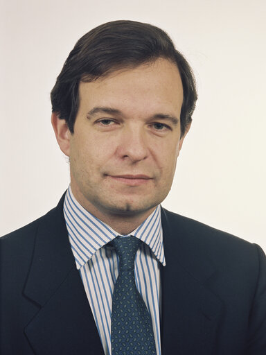 Zdjęcie 6: Portrait of MEP James ELLES