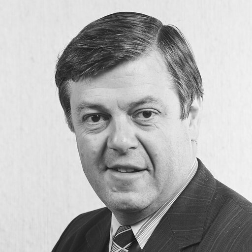 Photo 5: Portrait of MEP Andrew PEARCE