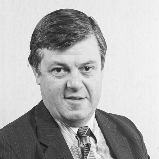 Photo 6: Portrait of MEP Andrew PEARCE