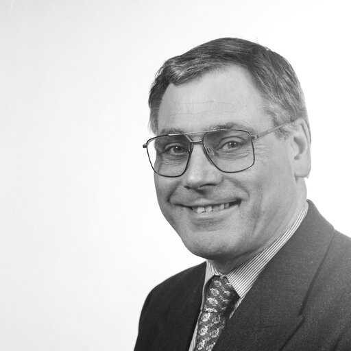 Portrait of MEP Kenneth COLLINS