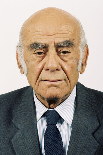 Foto 16: Portrait of MEP Vassilis EPHREMIDIS