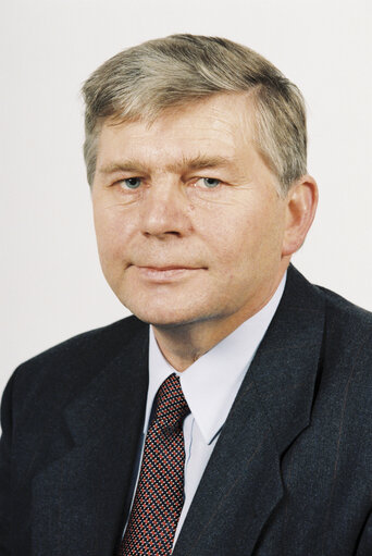 Foto 6: Portrait of MEP Alfred GOMOLKA