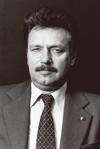 Zdjęcie 10: Portrait of MEP Ernest GLINNE