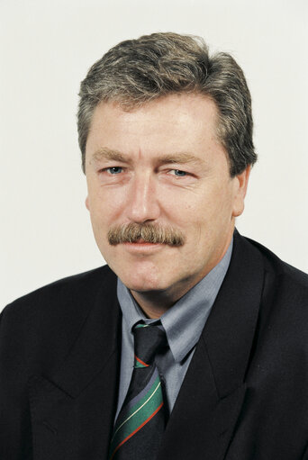 Foto 13: Portrait of MEP Willi PIECYK