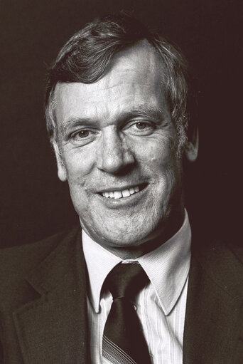 Fotografi 27: Portrait of MEP John O CONNELL,