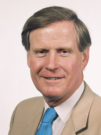 Photo 6 : Portrait of MEP Bryan M D CASSIDY