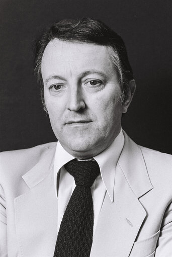 Zdjęcie 19: Portrait of MEP Georges SARRE