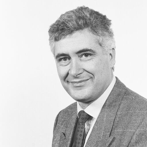 Fotogrāfija 10: Portrait of MEP Michel HERVE