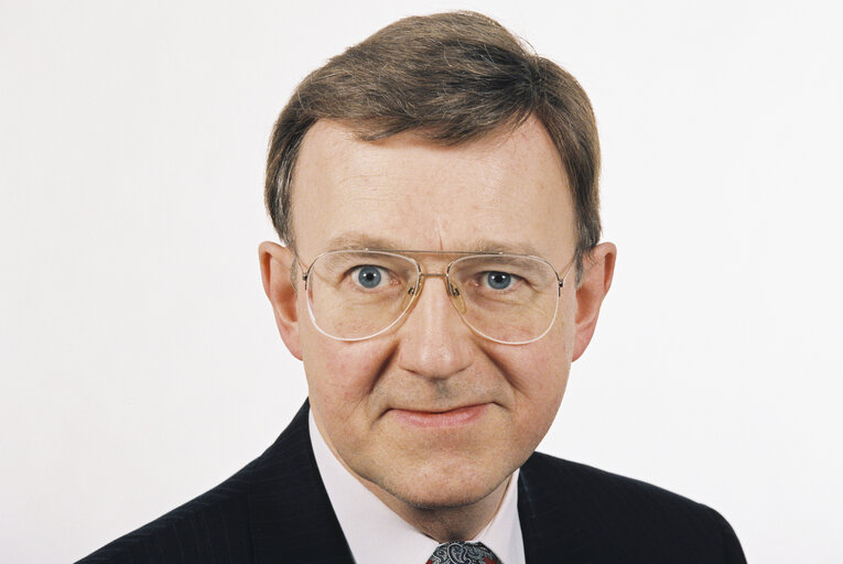 Снимка 13: Portrait of MEP Peter PRICE