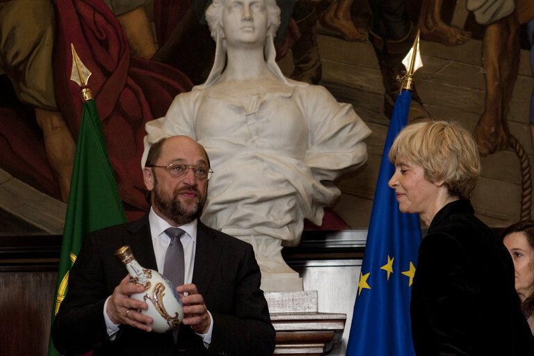 Foto 7: President of the European Parliament Martin Schulz at meeting with Maria da Assuncao Andrade ESTEVES, Speaker of the Assembly of the Portuguese