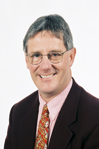 Foto 2: Portrait of Brian SIMPSON MEP