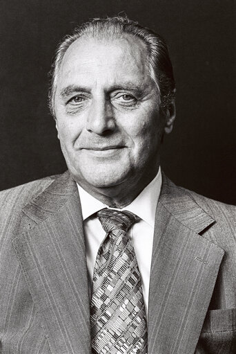 Zdjęcie 12: Portrait of MEP Eugen LODERER