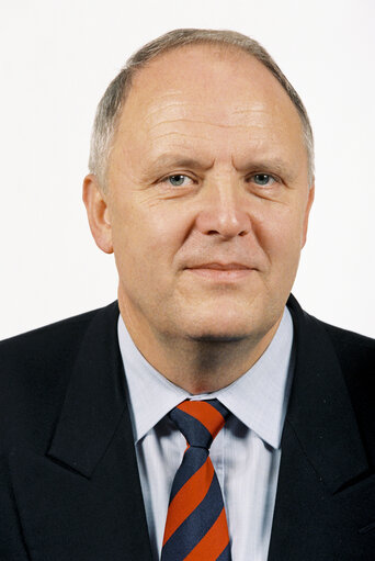 Suriet 44: Portrait of Jurgen SCHRODER MEP