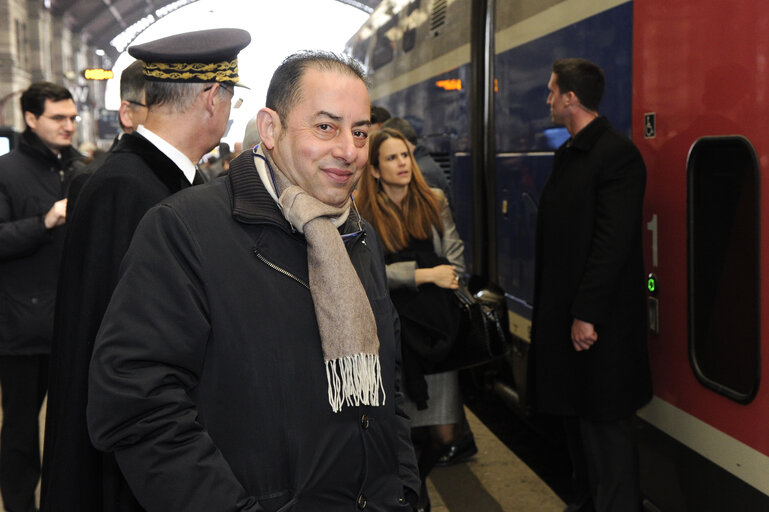 Fotografie 5: Official visit of the President of Israel to the European Parliament in Strasbourg - Arrival by train