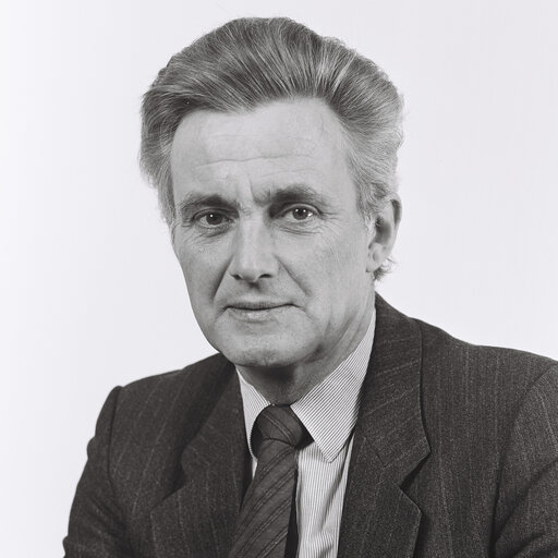 Fotó 5: Portrait of MEP Pieter DANKERT