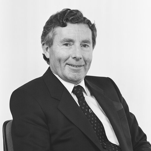 Foto 6: Portrait of MEP Thomas RAFTERY