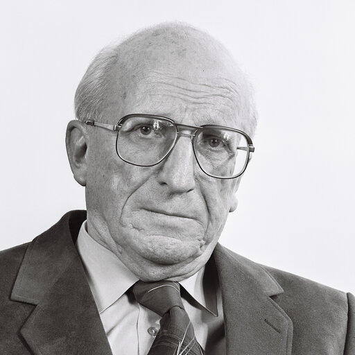 Portrait of MEP Heinz KUHN