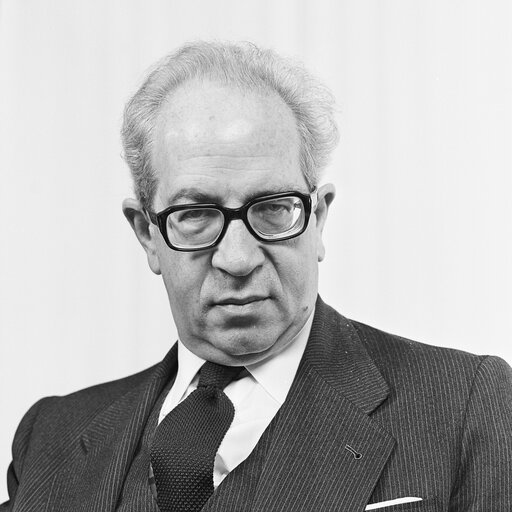 Foto 1: Portrait of MEP Carlos ROBLES PIQUER