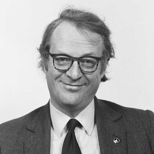 Photo 1: Portrait of MEP George Robert CRYER