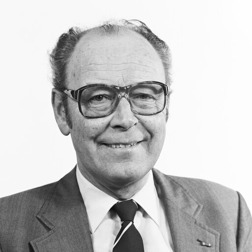 Fotografia 3: Portrait of MEP Hendrik J LOUWES