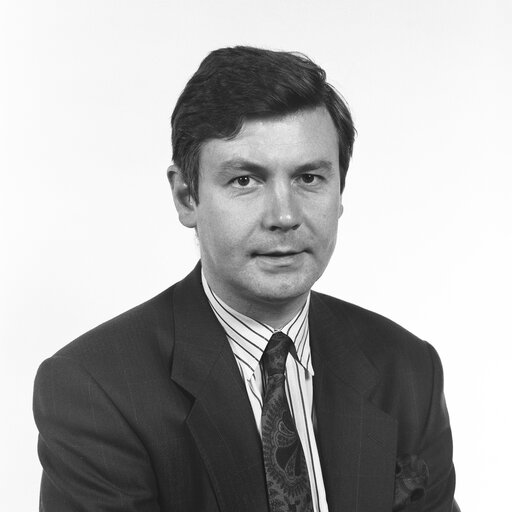 Fotografia 3: Portrait of MEP Karel DE GUCHT