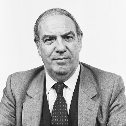 Foto 4: Portrait of MEP Cesar LLORENS BARGES