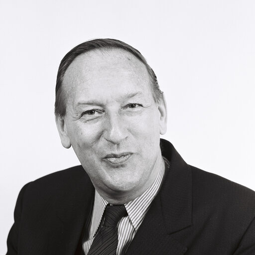 Fotagrafa 4: Portrait of MEP Luc Ch H BEYER DE RYKE