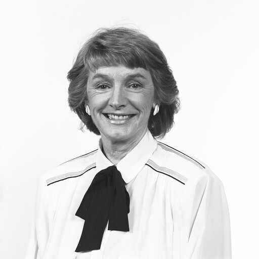 Portrait of MEP Eileen LEMASS