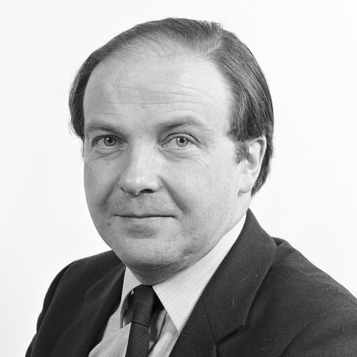 Fotografija 5: Portrait of MEP Richard J. SIMMONDS