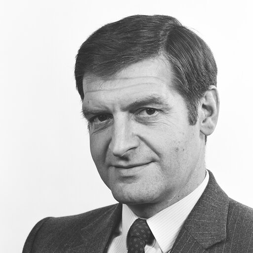 Zdjęcie 12: Portrait of MEP Roger GAUTHIER