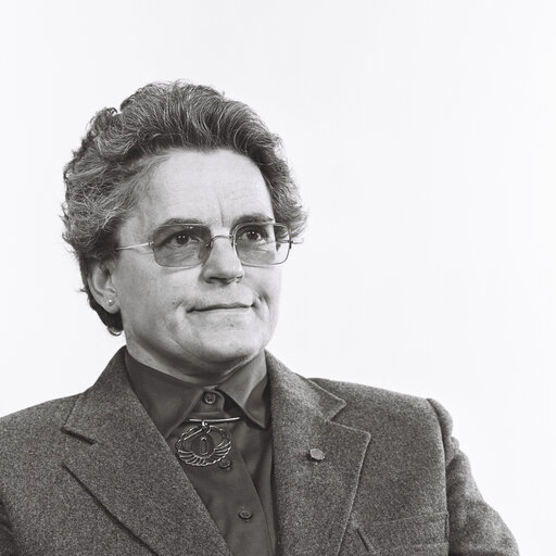 Zdjęcie 11: Portrait of MEP Marie-Jacqueline DESOUCHES