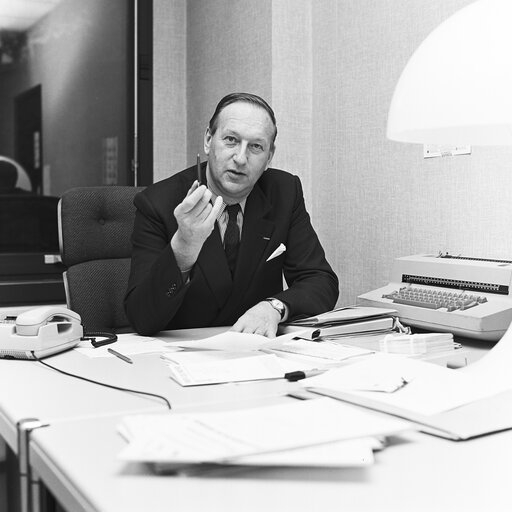 Fotagrafa 5: Portrait of MEP Luc Ch H BEYER DE RYKE