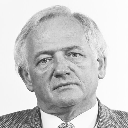 Foto 5: Portrait of MEP Hermann HEINEMANN