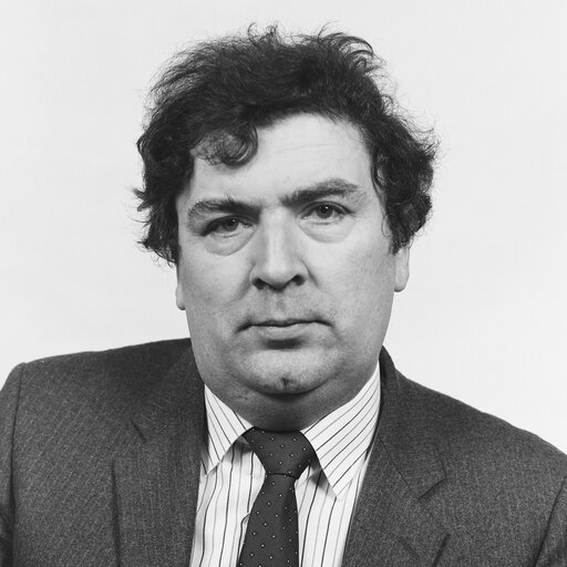 Φωτογραφία 2: Portrait of MEP John HUME