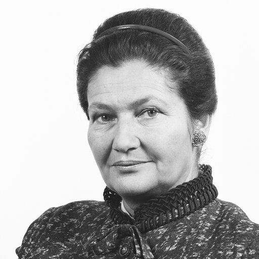 Photo 5: Portrait of MEP Simone VEIL