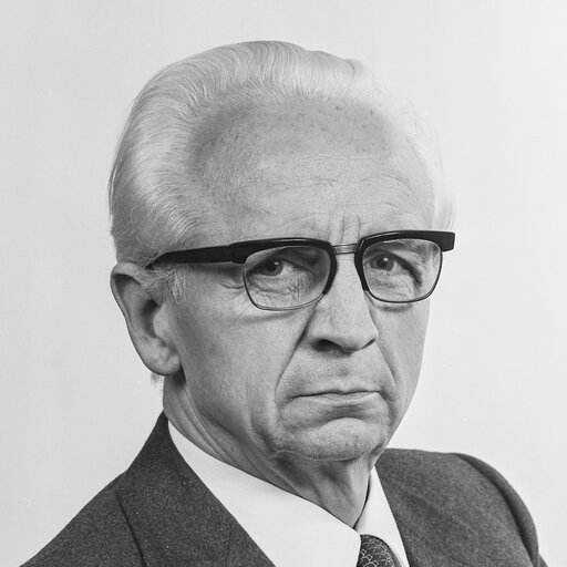 Valokuva 9: Portrait of MEP Lucien RADOUX