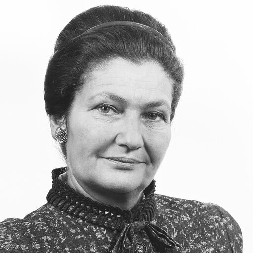 Photo 6: Portrait of MEP Simone VEIL