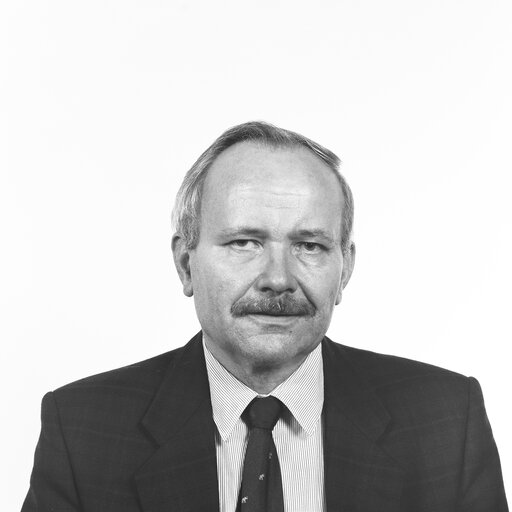 Foto 9: Portrait of MEP Winfried MENRAD