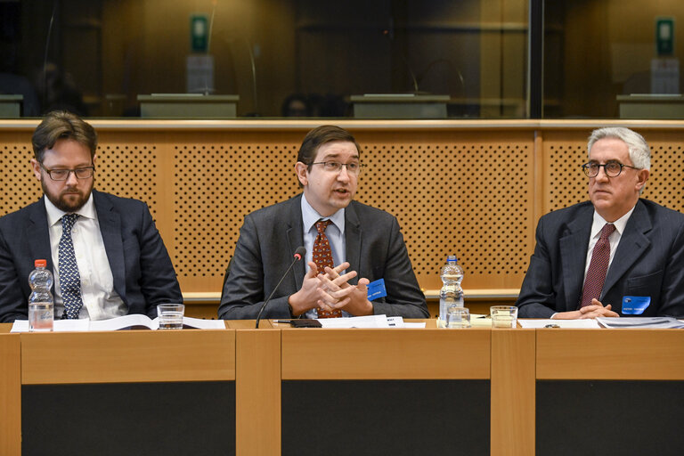 Fotografie 1: Roundtable of the CEPS Task force ' Software Vulnerability Disclosure in Europe '