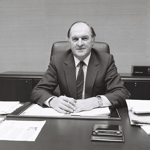 Fotografi 1: Portrait of Lord Henri PLUMB MEP