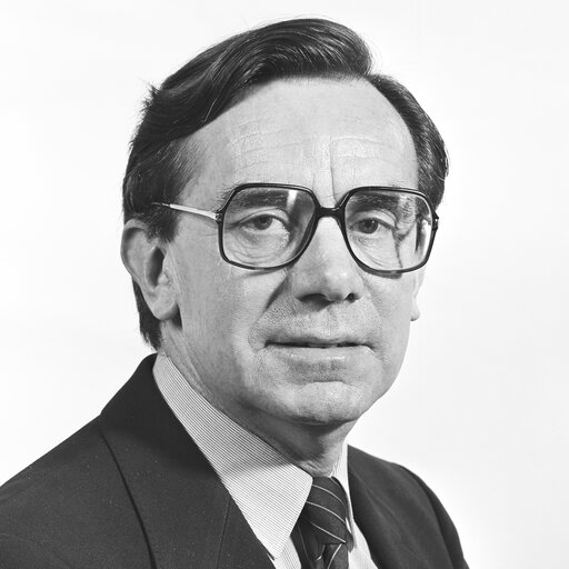 Foto 10: Portrait of MEP Wilhelm HELMS