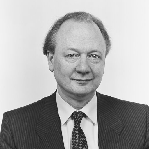 Photo 7: Portrait of MEP Kurt MALANGRE