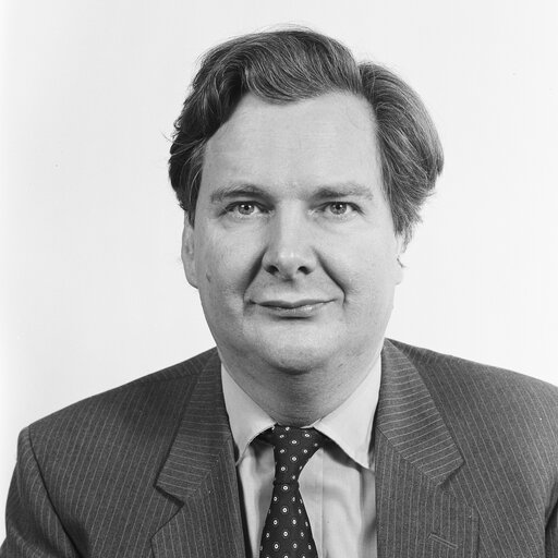 Fotó 8: Portrait of MEP Nicolas BETHELL