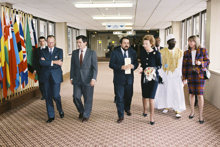 Foto 17: 11th session of the ACP-EEC Joint-Parliamentary Assembly (Assemblee paritaire) in Luxembourg from 24 to 28 September 1990