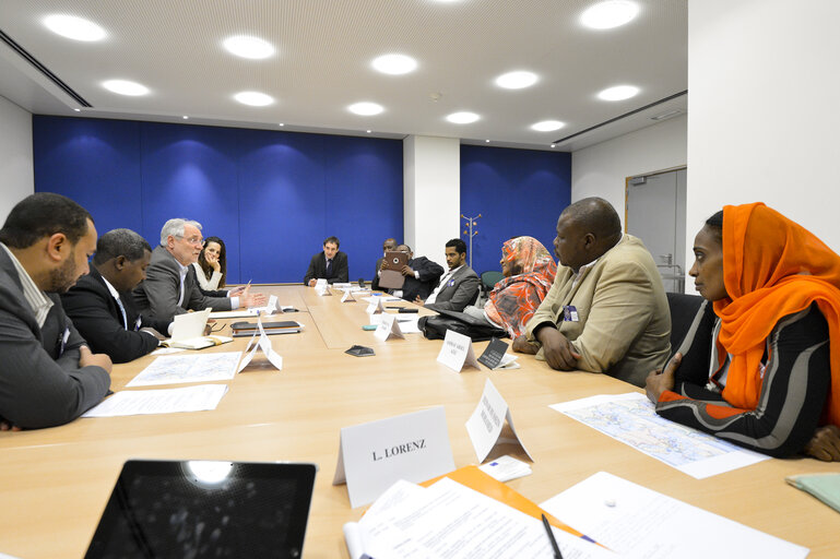 Valokuva 11: Mep's meet with a Group of Sudan Young Political Leaders